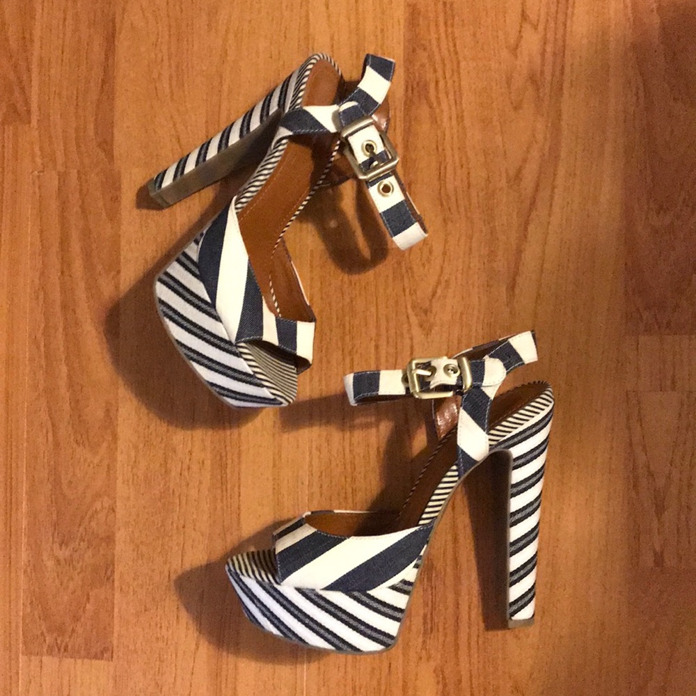 🌟HP🌟Jessica Simpson Platform Heel Sandal